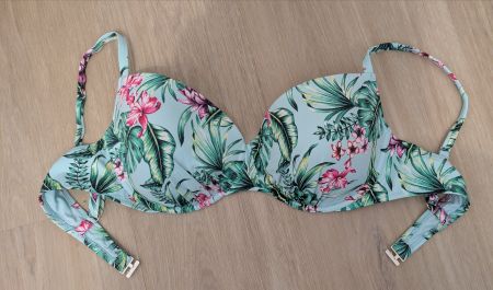 Gepolsterter Bikini‑Oberteil mit tropischem Muster, Größe 44